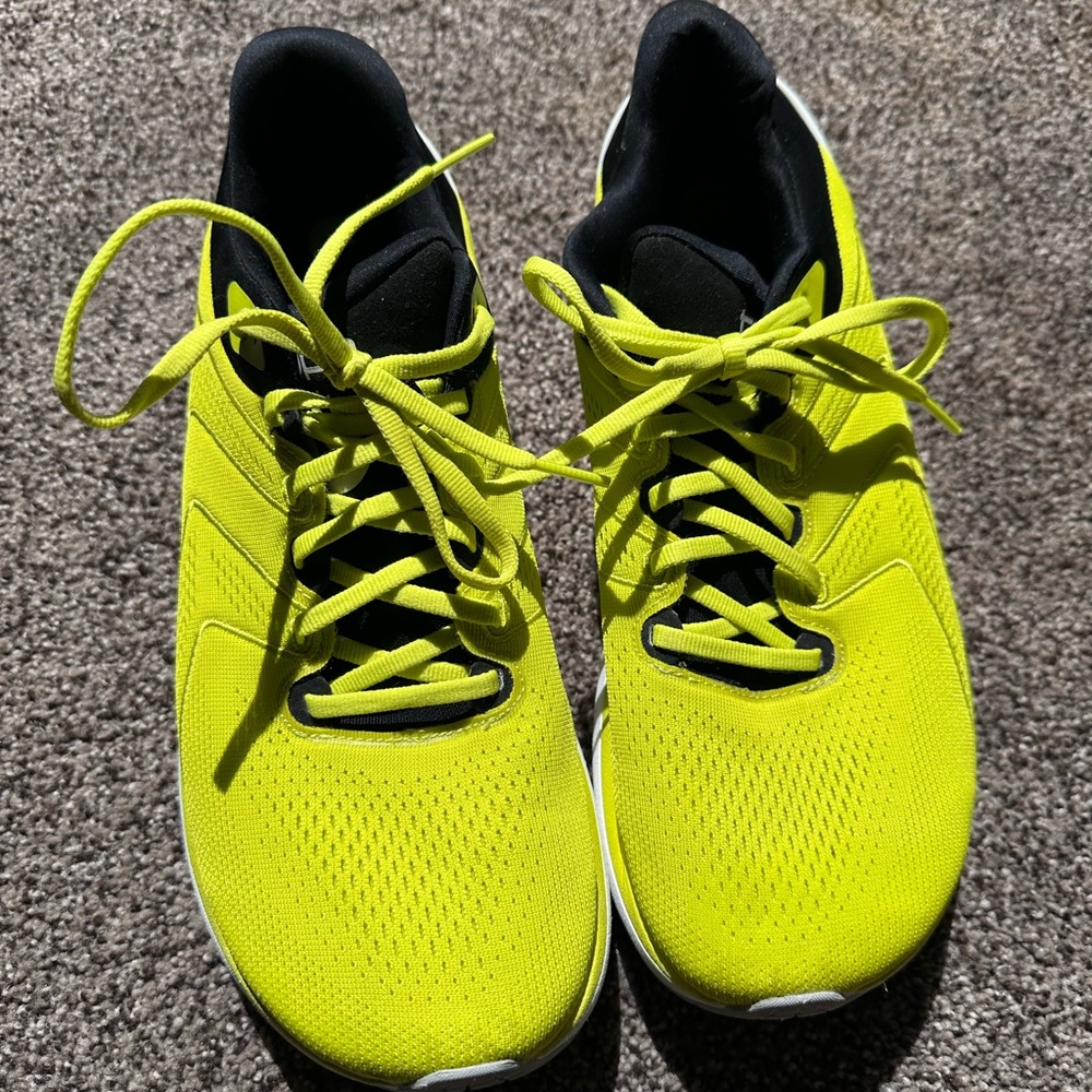 Topo Men's Athletic Phantom 2  Size 10.5 US RECOVERY RUNNING SHOE. EUC.